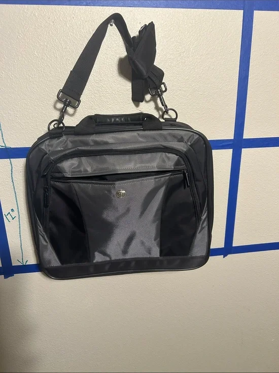 Targus Black Men's Laptop Messenger Bag