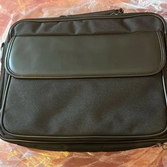 NWOT Black canvas Targus laptop bag/briefcase.