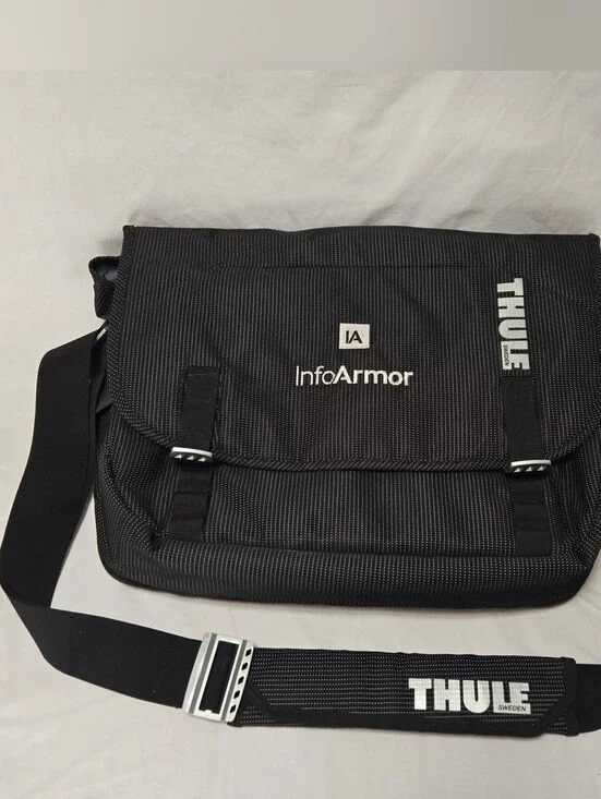 Thule InfoArmor Laptop Messenger Bag Black Crossbody Briefcase Padded Shoulder