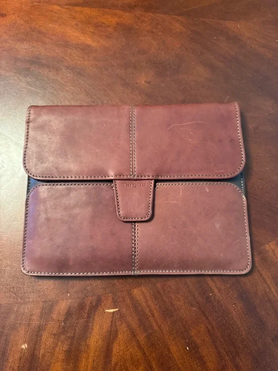 Targus Men's Laptop Folio in Chestnut Brown