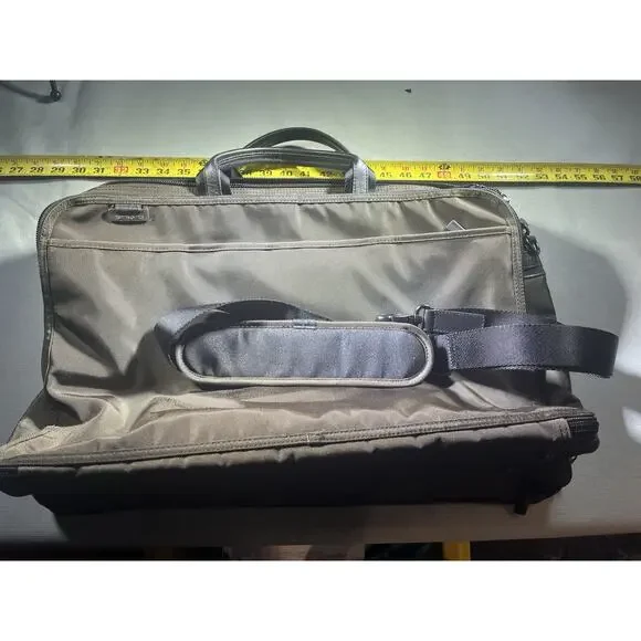 Samsonite Carry On Laptop Travel Business bag with a suit compartment New
