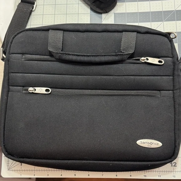 Samsonite Crossbody or Shoulder bag either two handles.