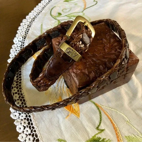 Vintage Gloria Vanderbilt Dark Brown Woven Leather Belt. Brass Buckle M/L