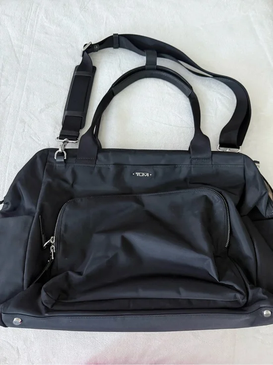 Tumi Voyageur Classic 17.0” WEEKENDER DUFFEL Bag - BLACK w/ SILVER