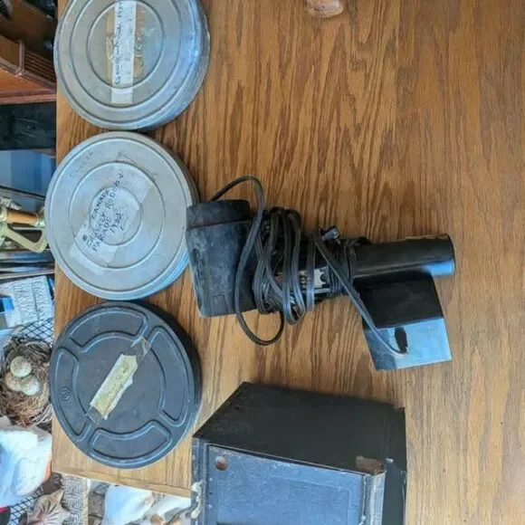 Vintage US WWII Graflex k-20 Aircraft camera and 16mm reels
