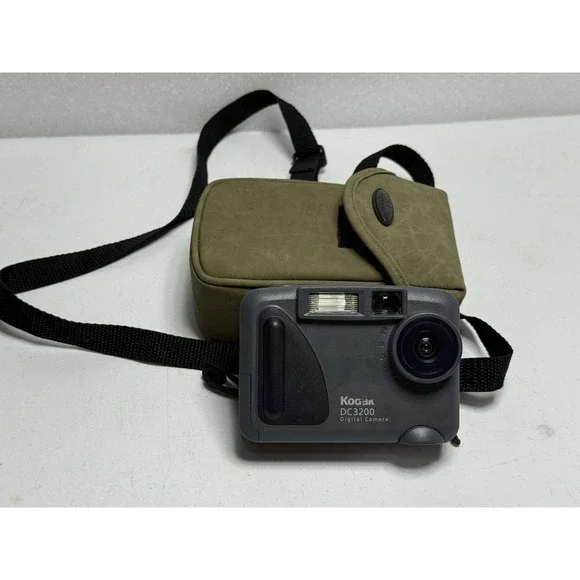 Kodak DC 3200 Digital Camera‎ W Carrying Case Battery Door Wont Latch Corrosion