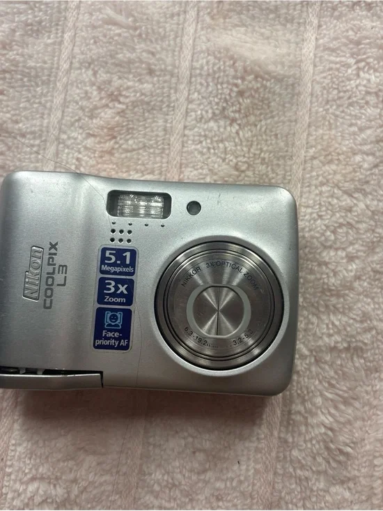 Nikon Silver Compact Digital Camera 5.1MP 3x Zoom