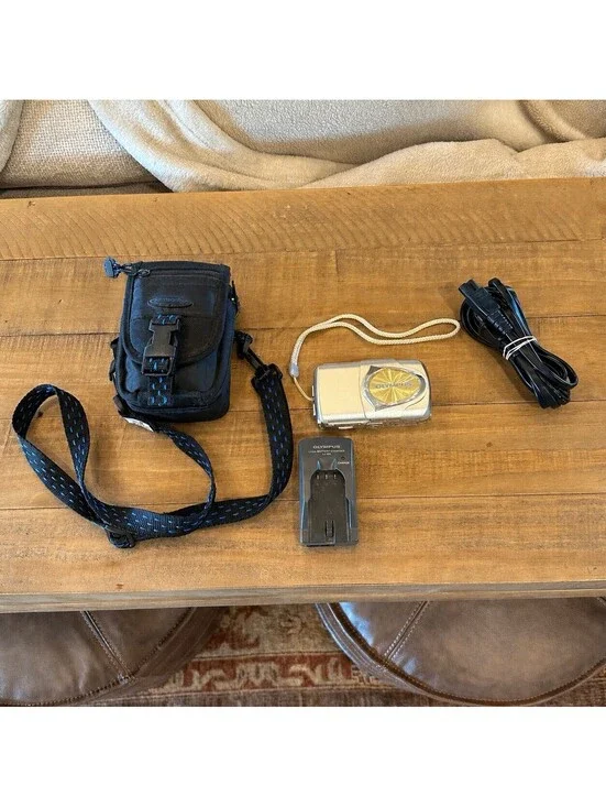 Olympus Stylus 400 Digital Camera w/ Battery, Charger, TESTED