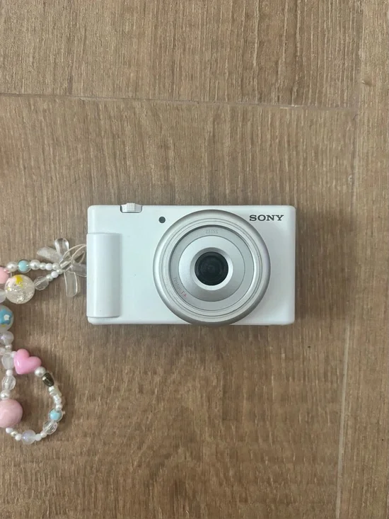 Sony ZV-1F White Vlog Camera