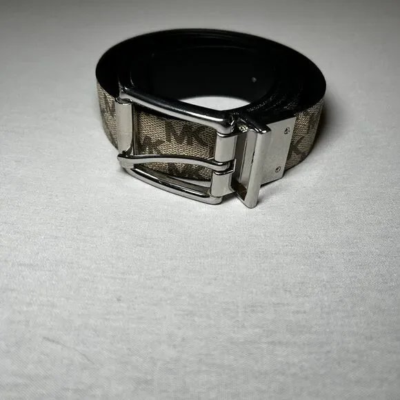 Michael Kors reversible signature logo and leather belt Size M (est), Preppy