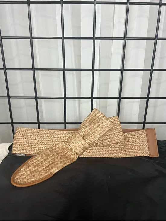 White House Black Market Woven Straw Bow Belt in Natural Tan