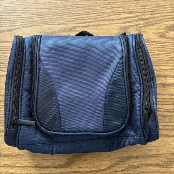 Navy Blue Men's Travel/Toiletry Bag, NWOT