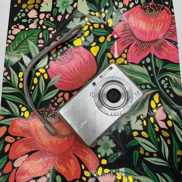 Sony Cyber-shot DSC-S750 Digital‎ Camera – Compact Point-and-Shoot Camera