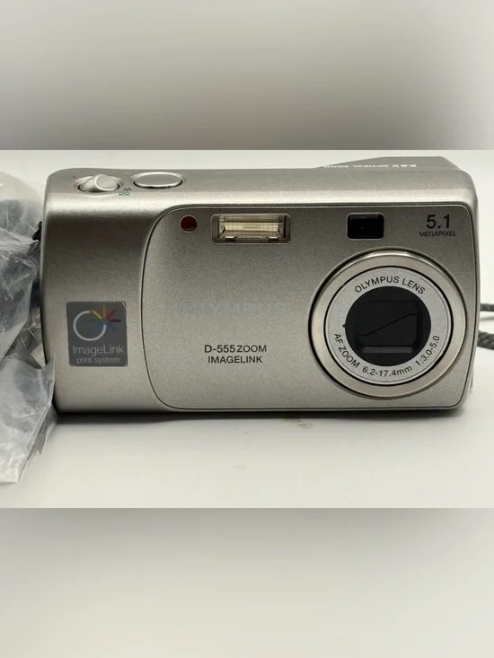 Olympus D-555 5.1MP Bundle - Case, Card Reader & Wallet | Vintage CCD Digital