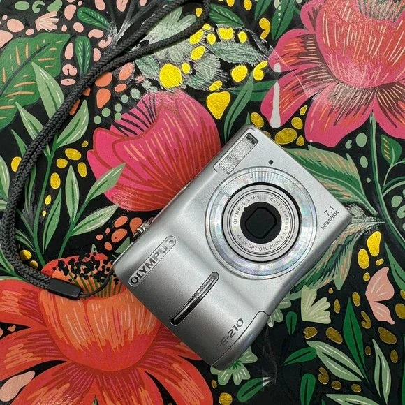 Olympus FE-210 Silver Digital Camera 7.1MP 3x Optical Zoom Y2K Point and Shoot