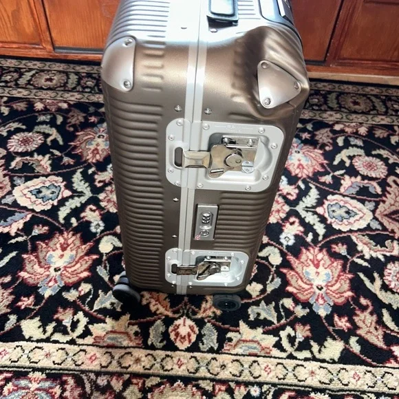 FPM  Milano light spinner suitcase made in Italy NWT