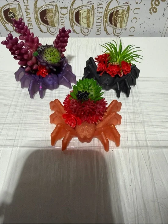 Artisan Resin Spider Faux Sc lent Decor Lot of 3