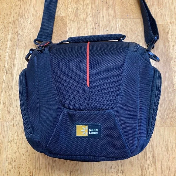 Case‎ Logic Black Padded DSLR Camera Shoulder Bag with Red Interior Trim