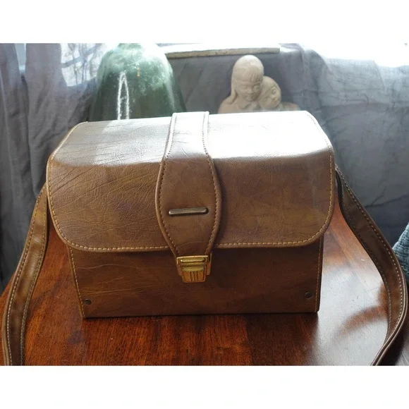 Vintage camera carrying case leather brown with over shoulder strap‎