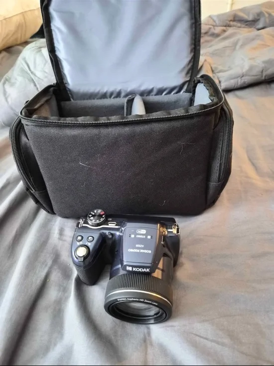 Kodak Black Bridge Camera with Padded Black Carrying Case