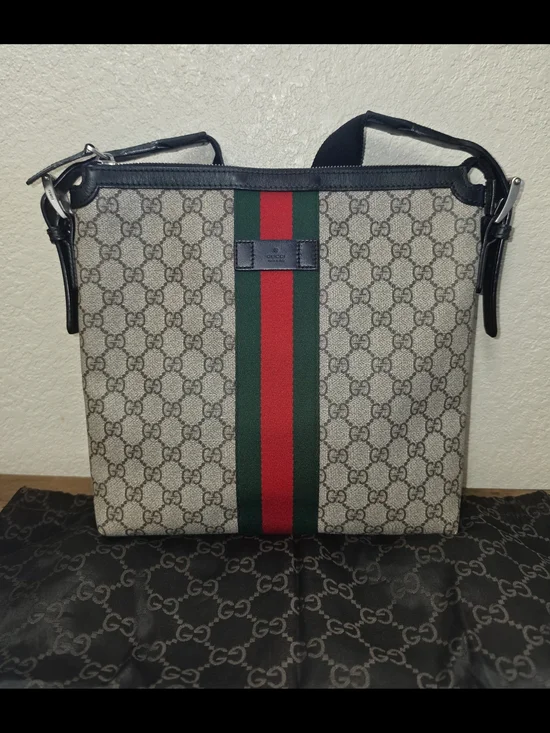 Gucci Shoulder/Messenger Bag GG Supreme