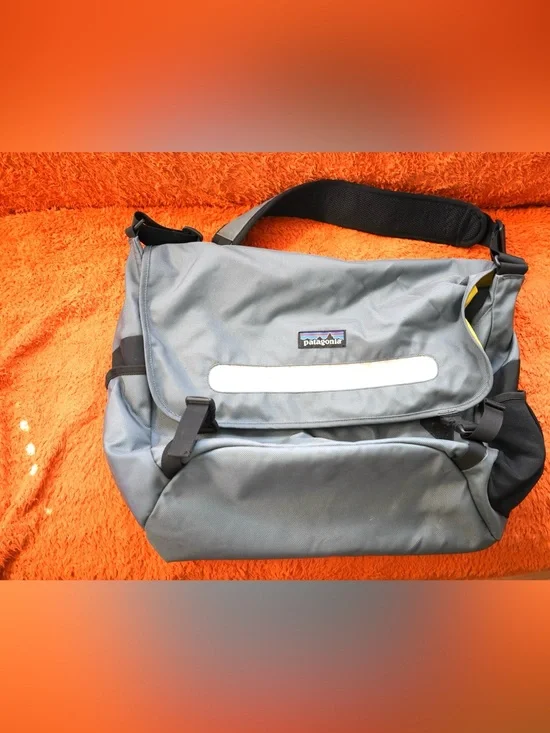 Vintage 90s PATAGONIA Large Messenger Bag Critical Mass Canvas Reflective