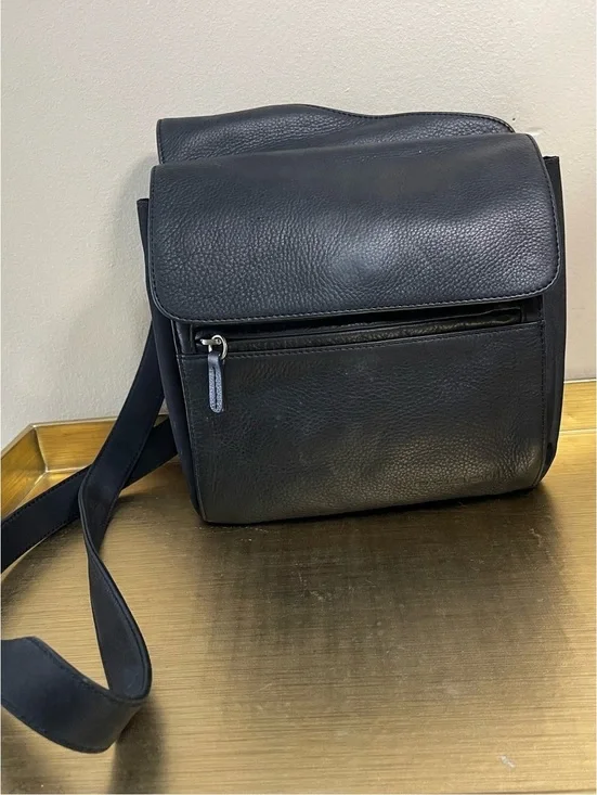 Black Leather Crossbody Bag with Adjustable Strap