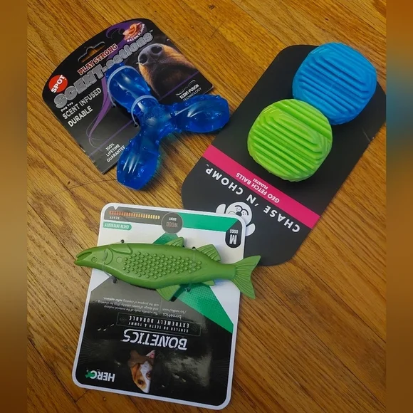 4 Pcs New Dog Toys Scent-sations Chase N Chomp  Bonetics Chew Toys Scented (F)