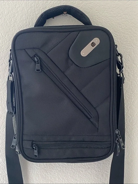 FUL Black Men's Crossbody Shoulder Bag 12” x 9” x 3.5” (expanded) NWOT