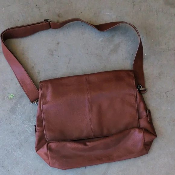MICHE‎ Brown Leather Travel Messenger Bag