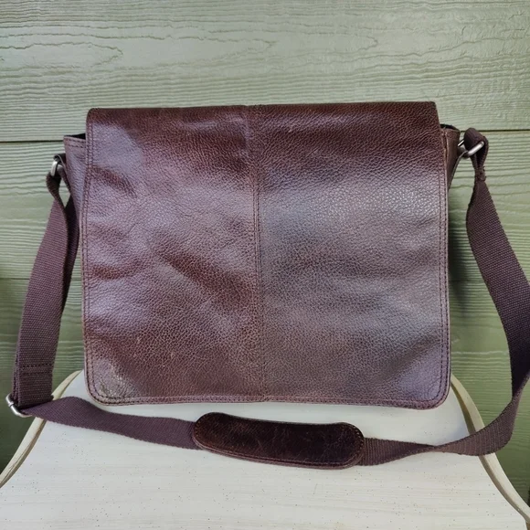 The British Belt Company Antique Cruz Dark Brown Leather Messenger Laptop Bag