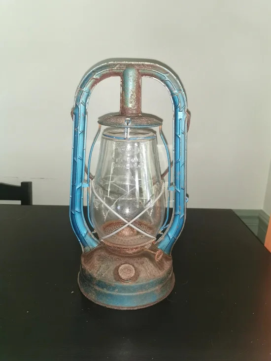 VTG Dietz Monarch Barn Kerosene Lantern Glass Globe and Blue Painted Metal Frame