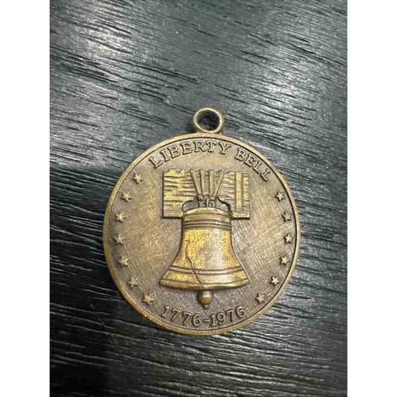 US Liberty Bell‎ GMAC 1776–1976 Bicentennial Bronze Medal Token Pendant Vintage