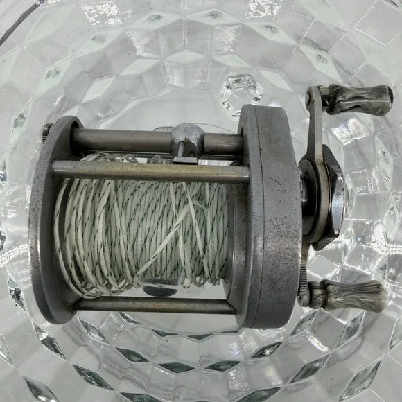 Pflueger Supreme Vintage Fishing Reel‎ Made in USA with Line