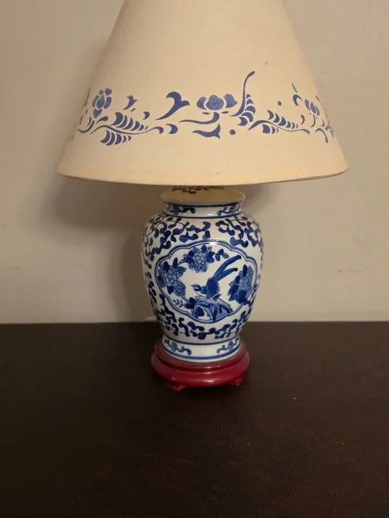 Vintage Chinoiserie Floral Porcelain Table Lamp with a Wood Base
