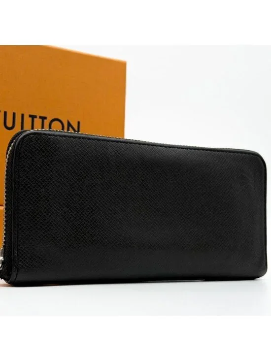 Louis Vuitton Zippy Wallet Vertical Taiga Black Round