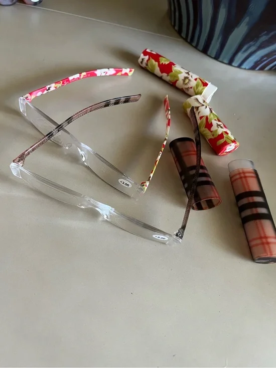 Clear Frame Reading Glasses with Floral Temples - Pink Accent