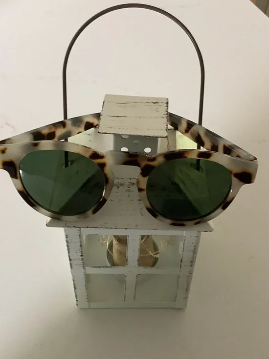 PEEPERS ~ Tortoiseshell Round Sunglasses with Green Lenses
