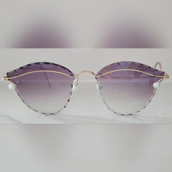 Mima/Cleo Chic Cat Eye Shades‎ Sun Glasses Purple Gold Pearls
