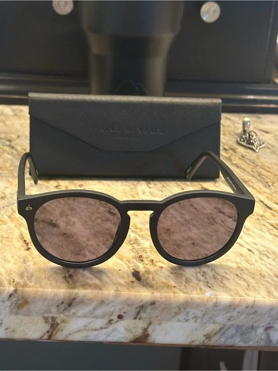 Privé Revaux Women's Black Round Sunglasses - Smoke Lenses