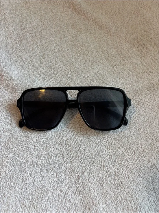 Classic Black Aviator-Style Sunglasses