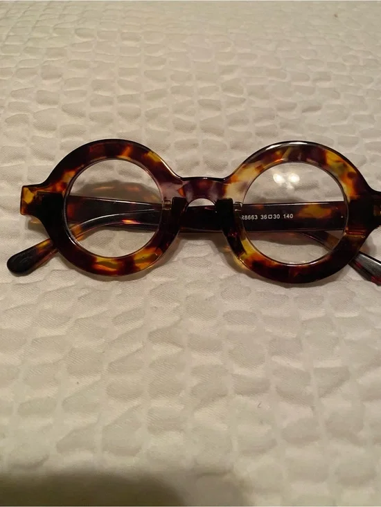 Round Tortoiseshell Glasses - Vintage Inspired