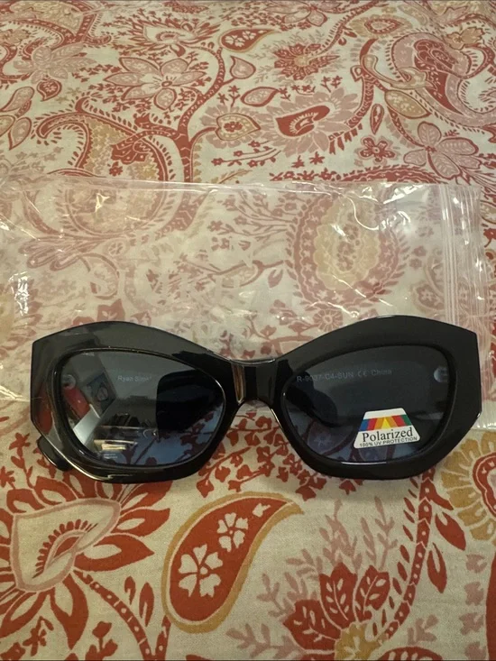 Ryan simkhai black  Polarized Oversized Cat-Eye Sunglasses