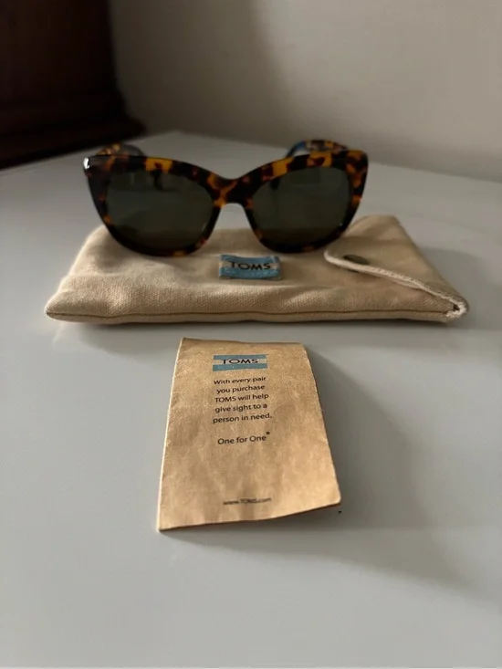 TOMS KITTY 10009594 Women's Tortoiseshell Cat Eye Sunglasses - EUC