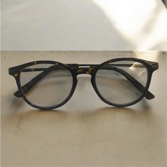 Stylish Round Glasses with Tortoise Shell Pattern Foster Grant