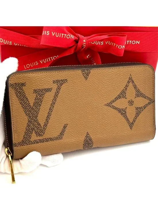 Louis Vuitton Wallet Monogram Giant Zippy with