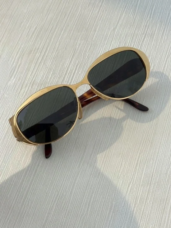 Vintage Valentino V338 Oval Sunglasses Gold Tortoise with Case Description