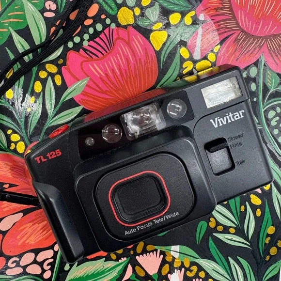 Vivitar TL 125 35mm Film Camera Auto Focus Tele Wide Point and Shoot Black