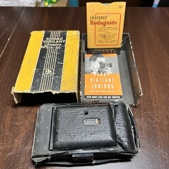 Vtg Kodak Vigilant Junior Six-20 Folding Camera w Box Guides Kodet Lens *AS-IS*‎