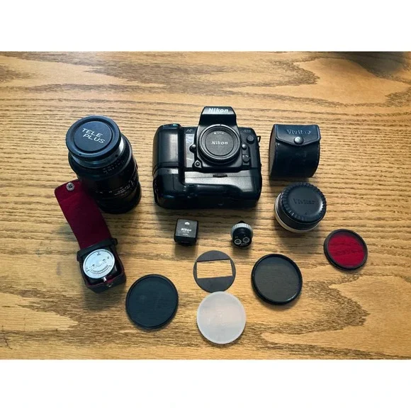 Nikon N8008 35mm SLR Film Camera AF Nikkor 28-105mm Lens Filters Light Meter lot